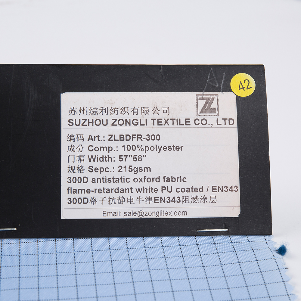 100% পলিয়েস্টার 300D প্লেড অ্যান্টি-স্ট্যাটিক অক্সফোর্ড শিখা প্রতিরোধী আবরণ সহ